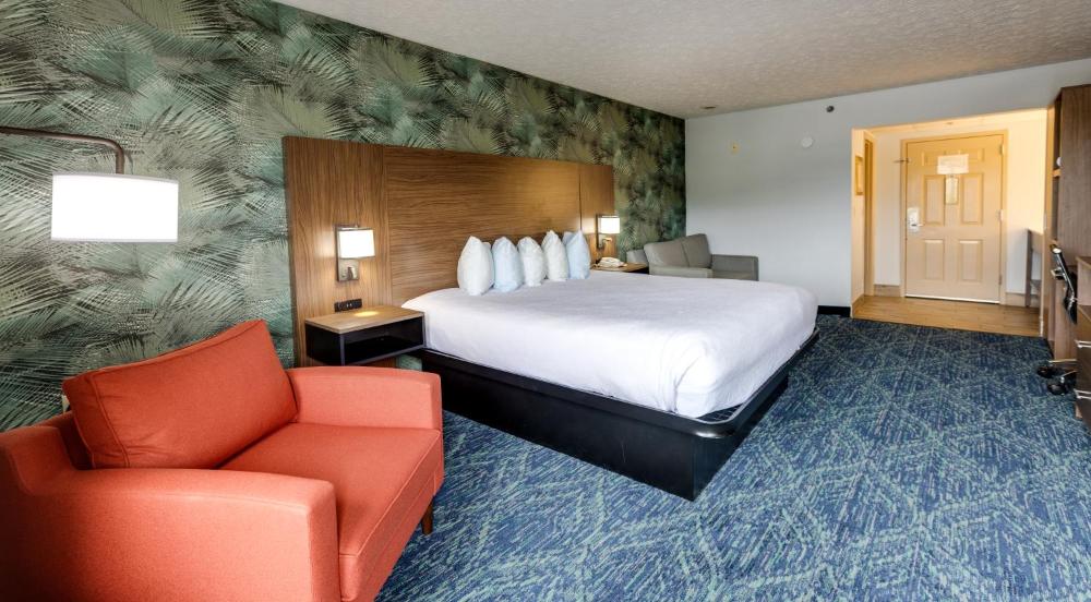King Suite with Fireplace interior